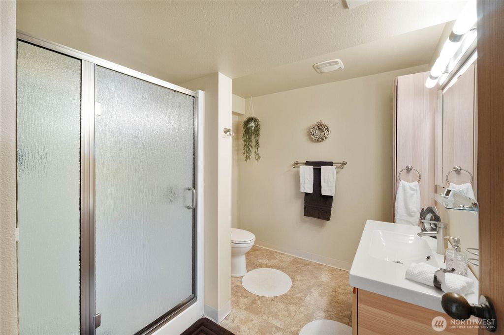 listing image 9360423318986161614