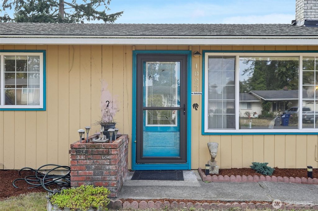 Photo of 1027 S 317th Street, Federal Way, WA 98003 (MLS # 2437303)