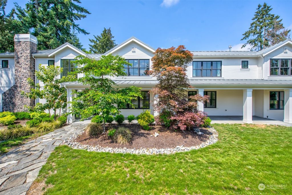 Photo of 801 80th Avenue NE, Medina, WA 98039 (MLS # 2074779)