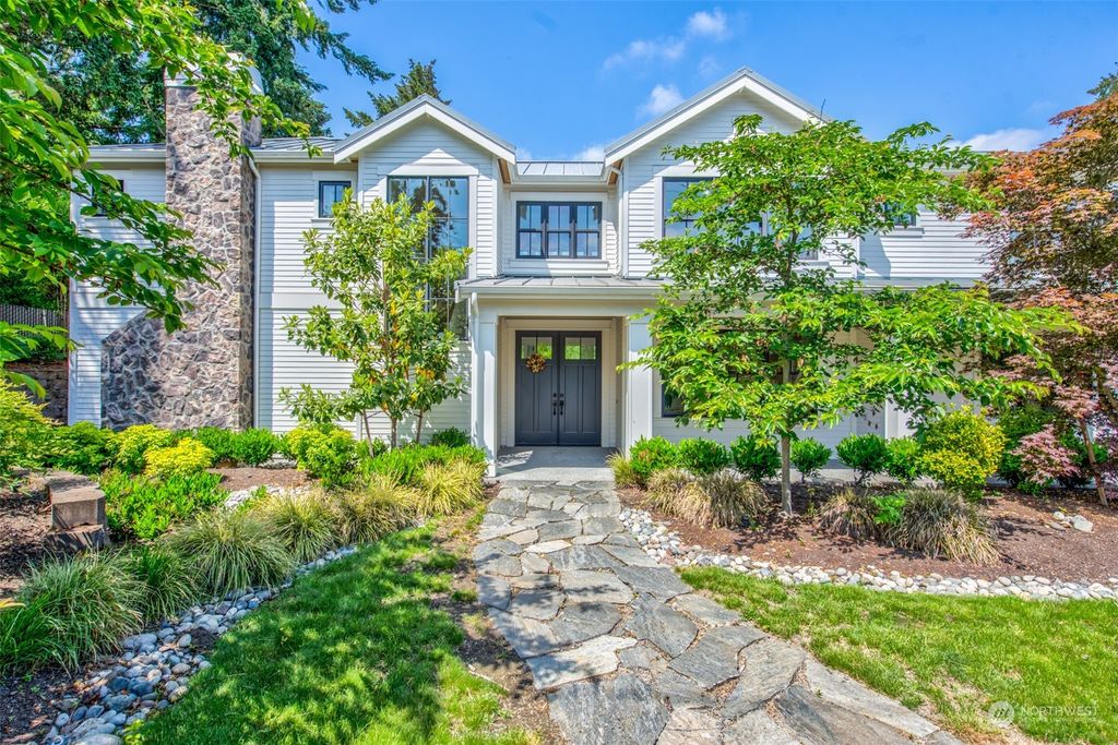 Photo of 801 80th Avenue NE, Medina, WA 98039 (MLS # 2074779)