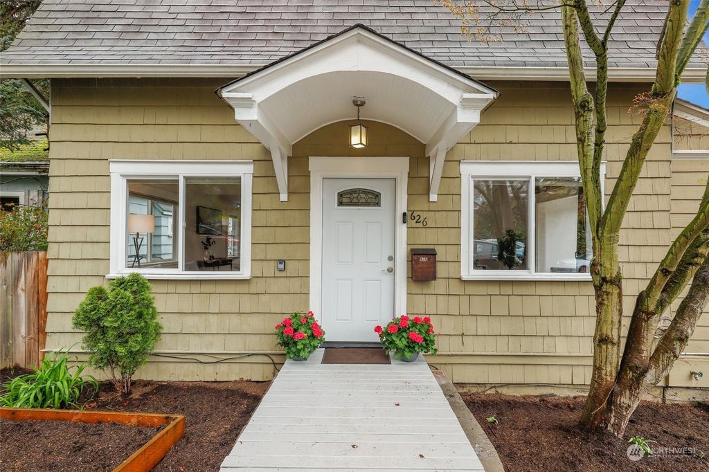 Photo of 626 W Emerson Street, Seattle, WA 98119 (MLS # 2207924)