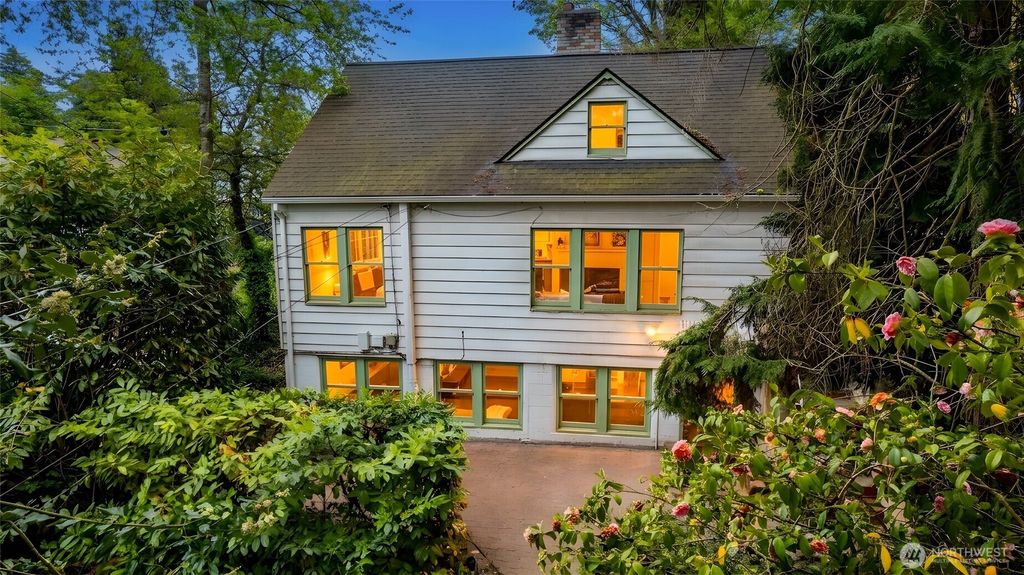 Photo of 3915 S Brandon St ST, Seattle, WA 98118 (MLS # 2516332)
