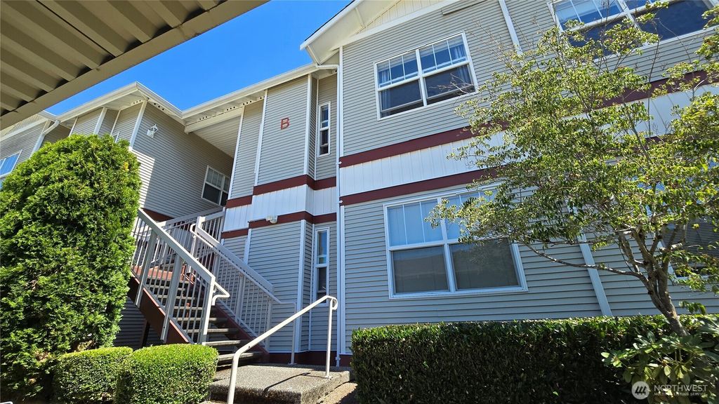 Photo of 4217 164th Street SW #B206, Lynnwood, WA 98087 (MLS # 2409622)