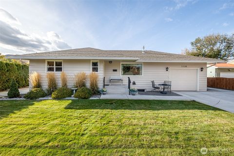 Photo of 1116 Amherst Avenue, Wenatchee, WA 98801 (MLS # 2450890)