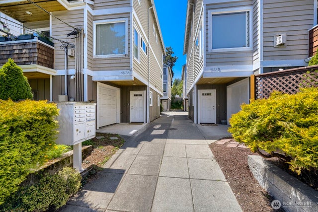 9519 8th Avenue NW B #B, Seattle