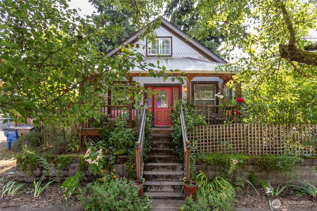 Photo of 1901 Grant Street, Vancouver, WA 98660 (MLS # 2552818)