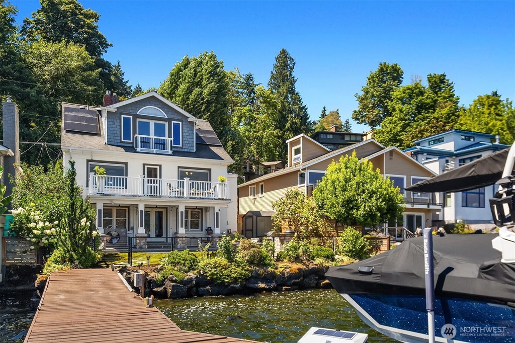 Photo of 11754 Riviera Place NE, Seattle, WA 98125 (MLS # 2581955)