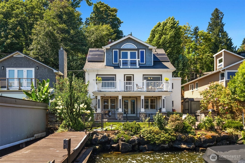Photo of 11754 Riviera Place NE, Seattle, WA 98125 (MLS # 2581955)