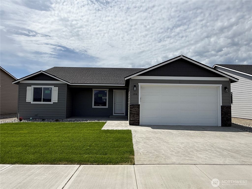 Photo of 186 Salmon Drive, Wenatchee, WA 98801 (MLS # 2519198)