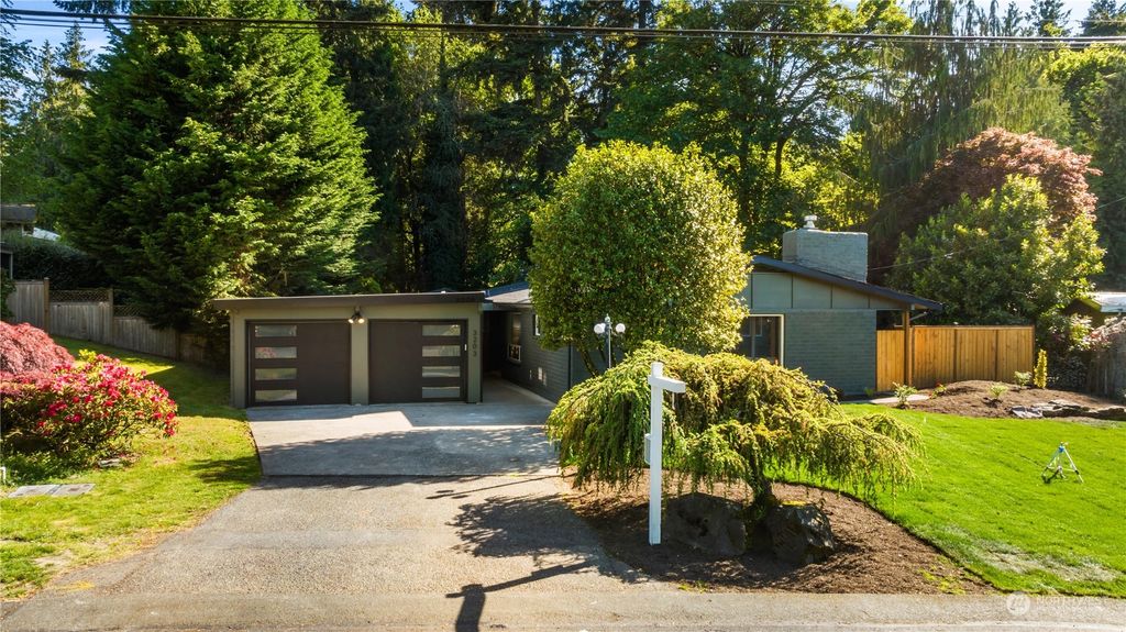 Photo of 3203 103rd Place NE, Bellevue, WA 98004 (MLS # 2235038)