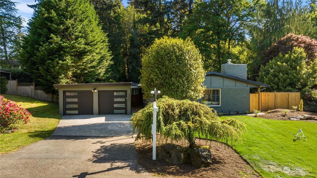 Photo of 3203 103rd Place NE, Bellevue, WA 98004 (MLS # 2235038)