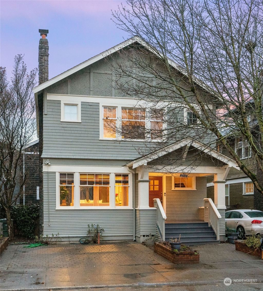 Photo of 2231 Boylston Avenue E, Seattle, WA 98102 (MLS # 2029177)