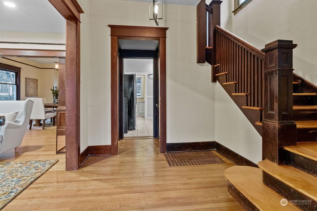 Photo of 2231 Boylston Avenue E, Seattle, WA 98102 (MLS # 2029177)