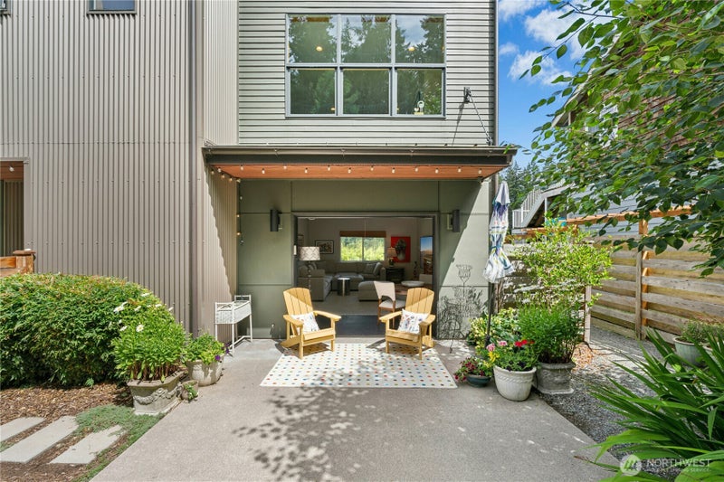 1447 Elm Place