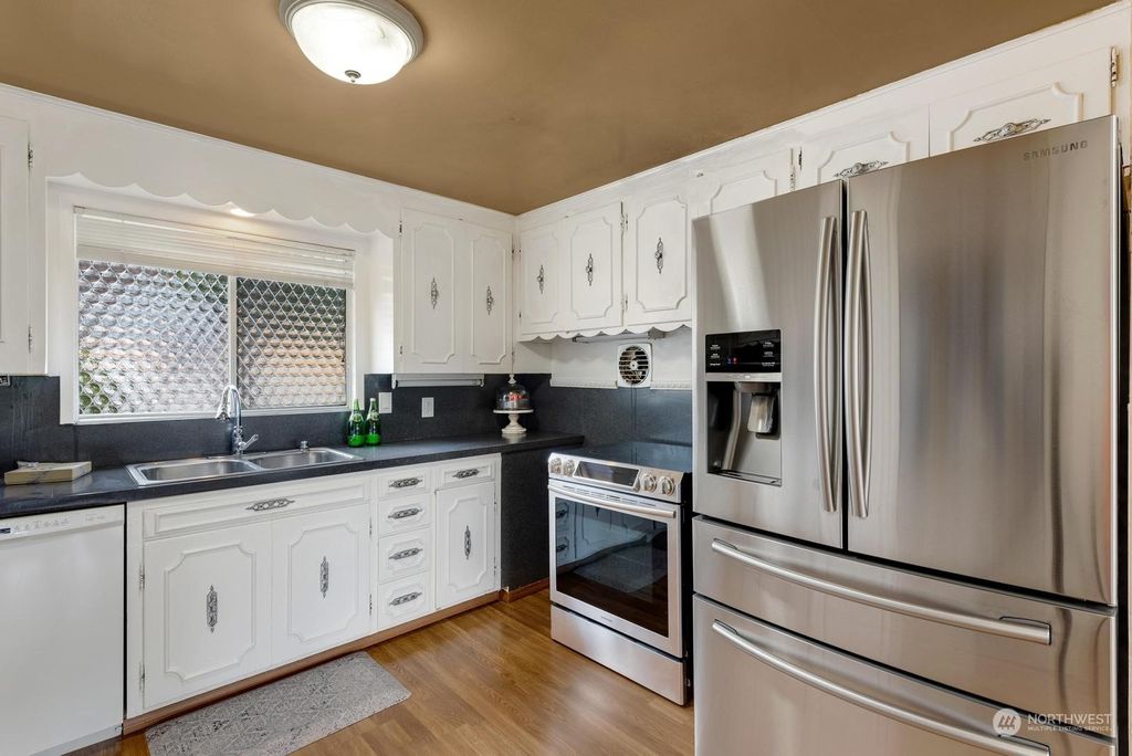 Photo of 4531 Crescent Avenue, Everett, WA 98203 (MLS # 2057024)