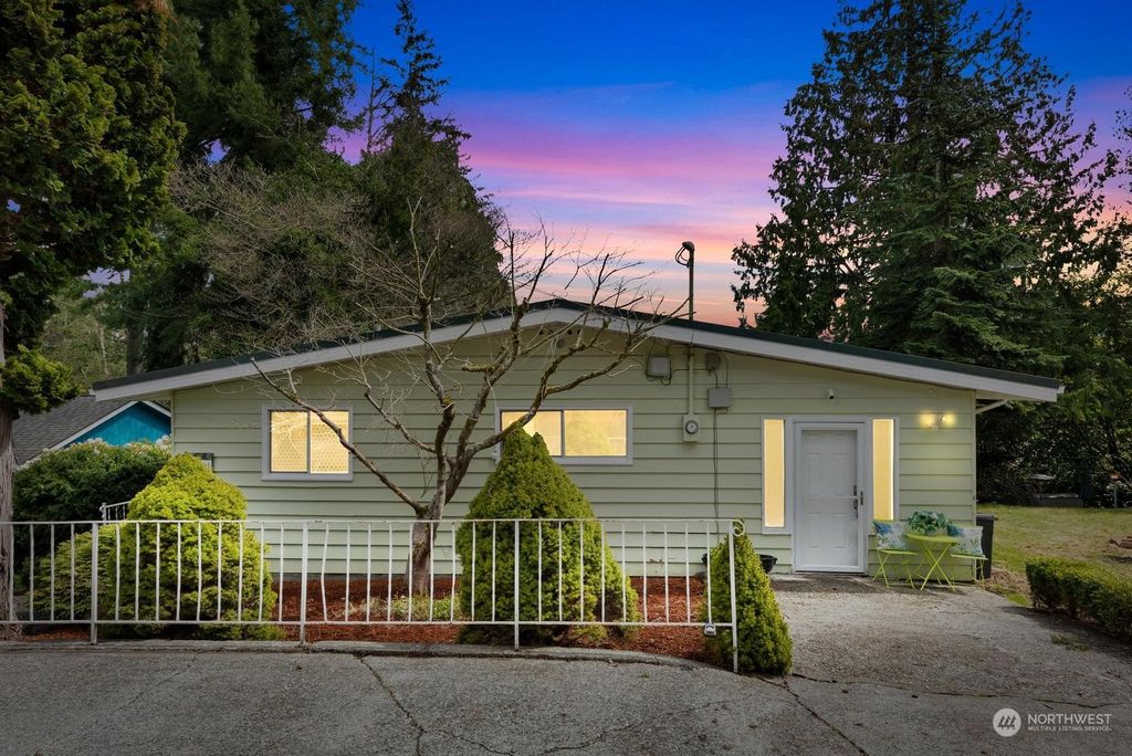 Photo of 4531 Crescent Avenue, Everett, WA 98203 (MLS # 2057024)