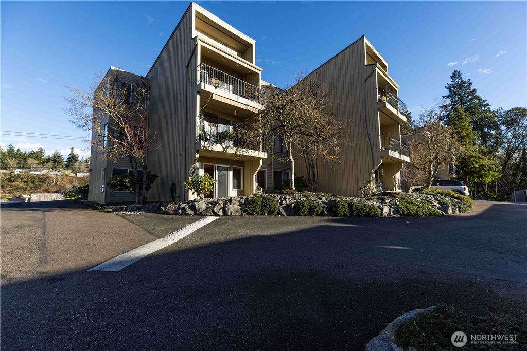 Photo of 525 Lebo Boulevard #B1, Bremerton, WA 98310 (MLS # 2459499)