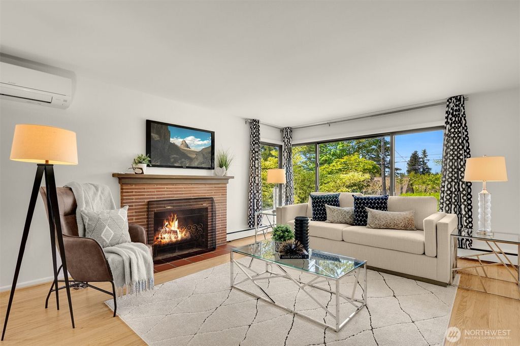 Photo of 6536 46th Avenue NE, Seattle, WA 98115 (MLS # 2370849)
