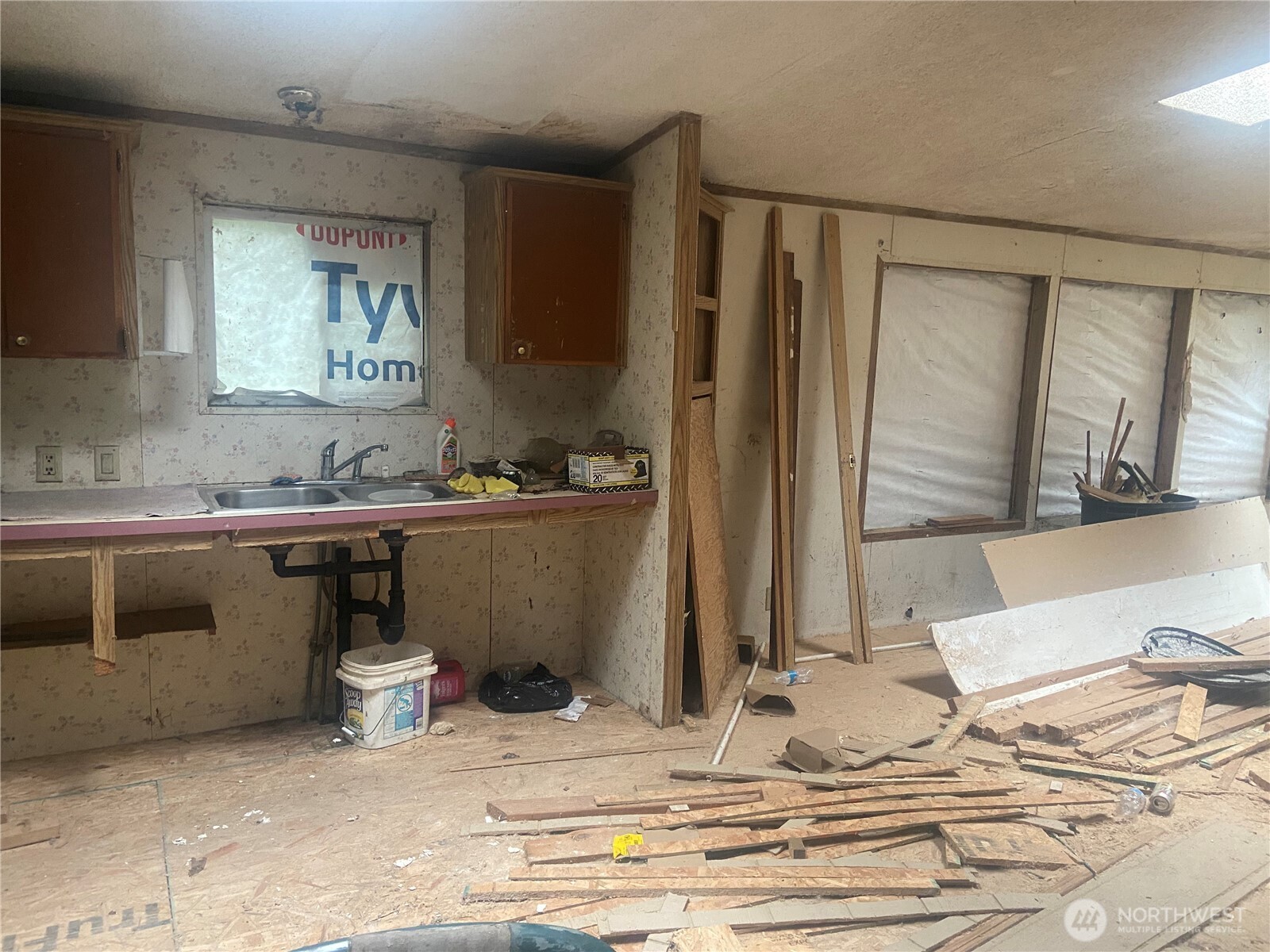 11 NE Davey Jones Ct