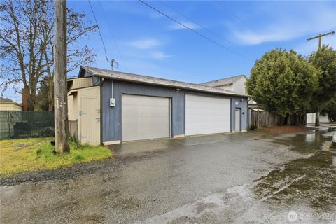 Photo of 10041 15th Avenue SW, Seattle, WA 98146 (MLS # 2502553)