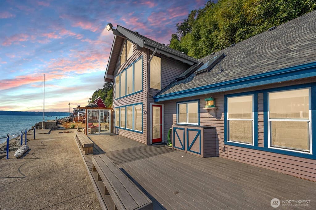 Photo of 14 S Beach Drive #H, Everett, WA 98206 (MLS # 2574813)