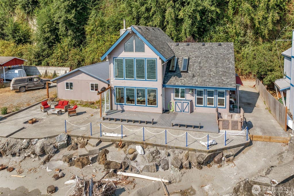 Photo of 14 S Beach Drive #H, Everett, WA 98206 (MLS # 2574813)