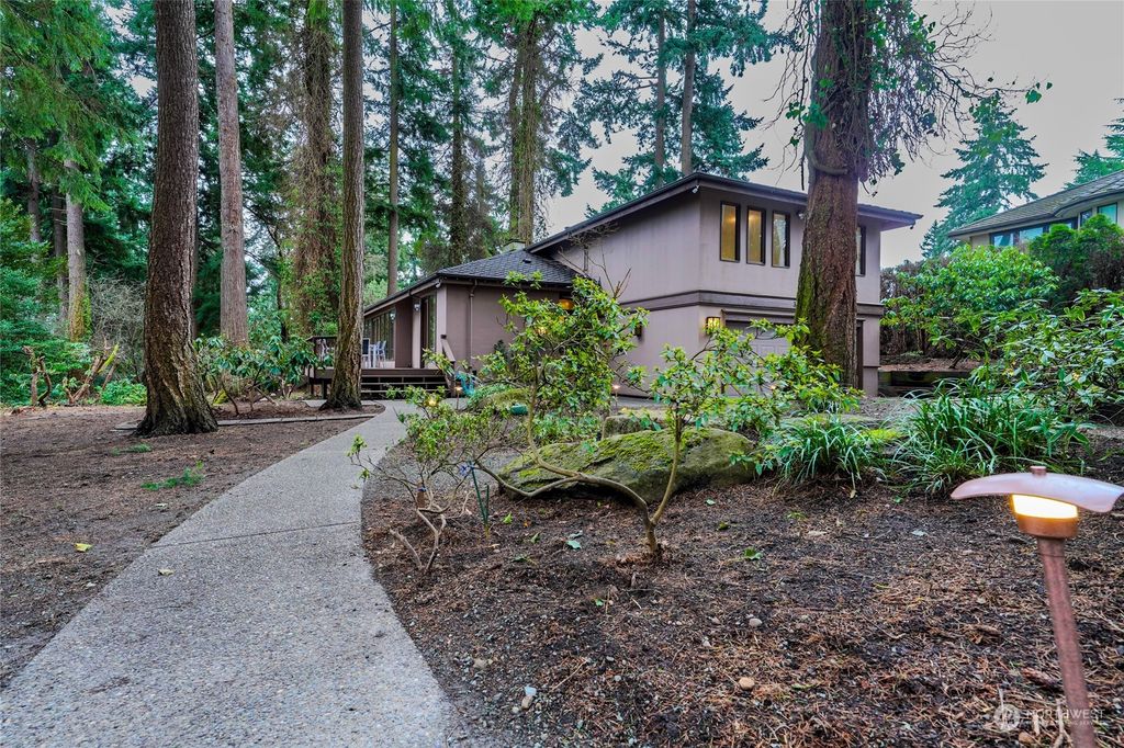 Photo of 3410 74th Avenue SE, Mercer Island, WA 98040 (MLS # 2194026)