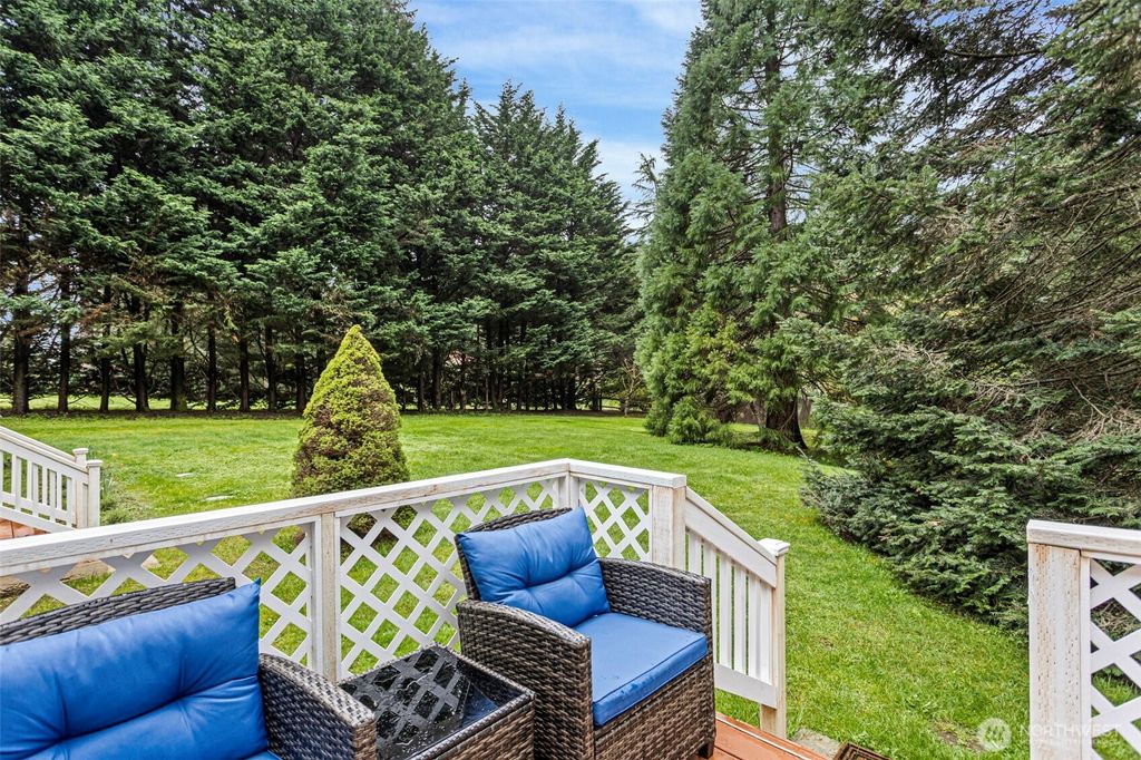 Photo of 10407 206th Avenue NE, Redmond, WA 98053 (MLS # 2512792)