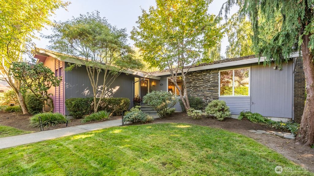 Photo of 1514 9th Avenue N, Edmonds, WA 98020 (MLS # 2435172)