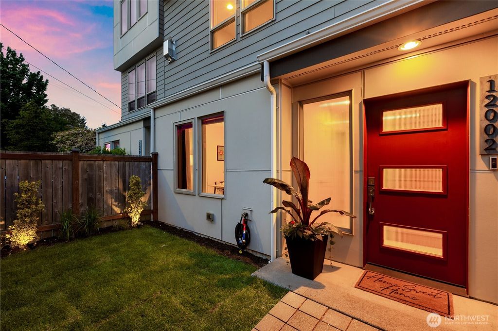 Photo of 12002 Greenwood Avenue N, Seattle, WA 98133 (MLS # 2522747)
