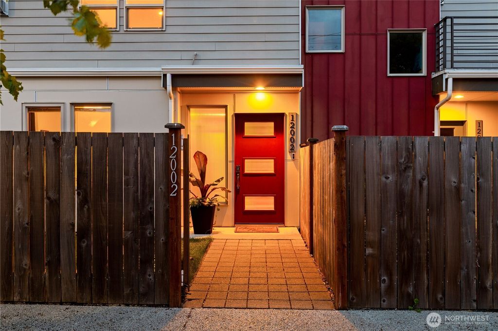 Photo of 12002 Greenwood Avenue N, Seattle, WA 98133 (MLS # 2522747)