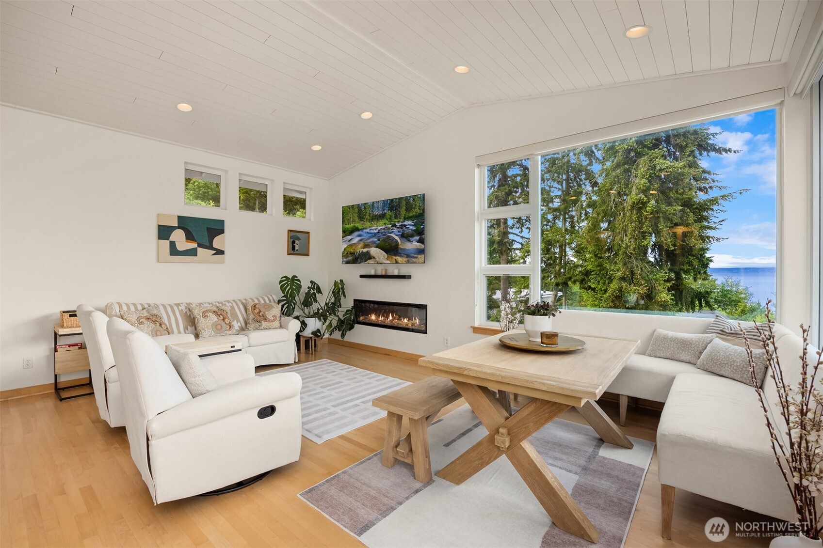 10555 NE Morning Lane