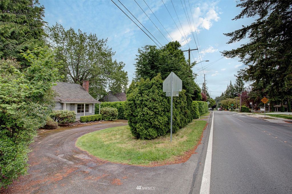 Photo of 1224 108th Avenue SE, Bellevue, WA 98004 (MLS # 1958587)