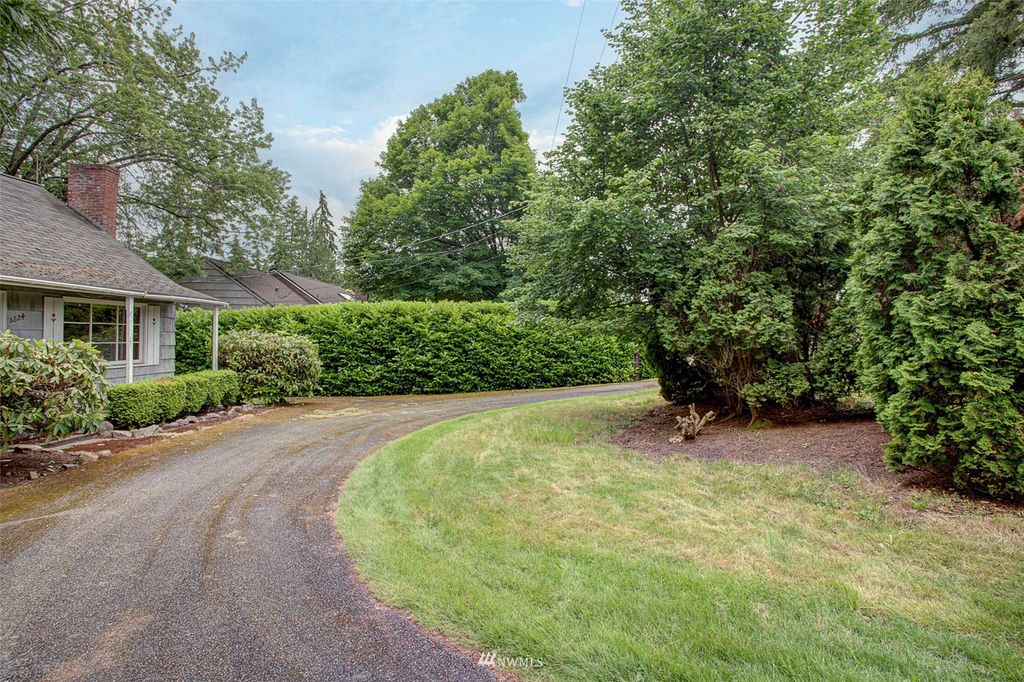 Photo of 1224 108th Avenue SE, Bellevue, WA 98004 (MLS # 1958587)