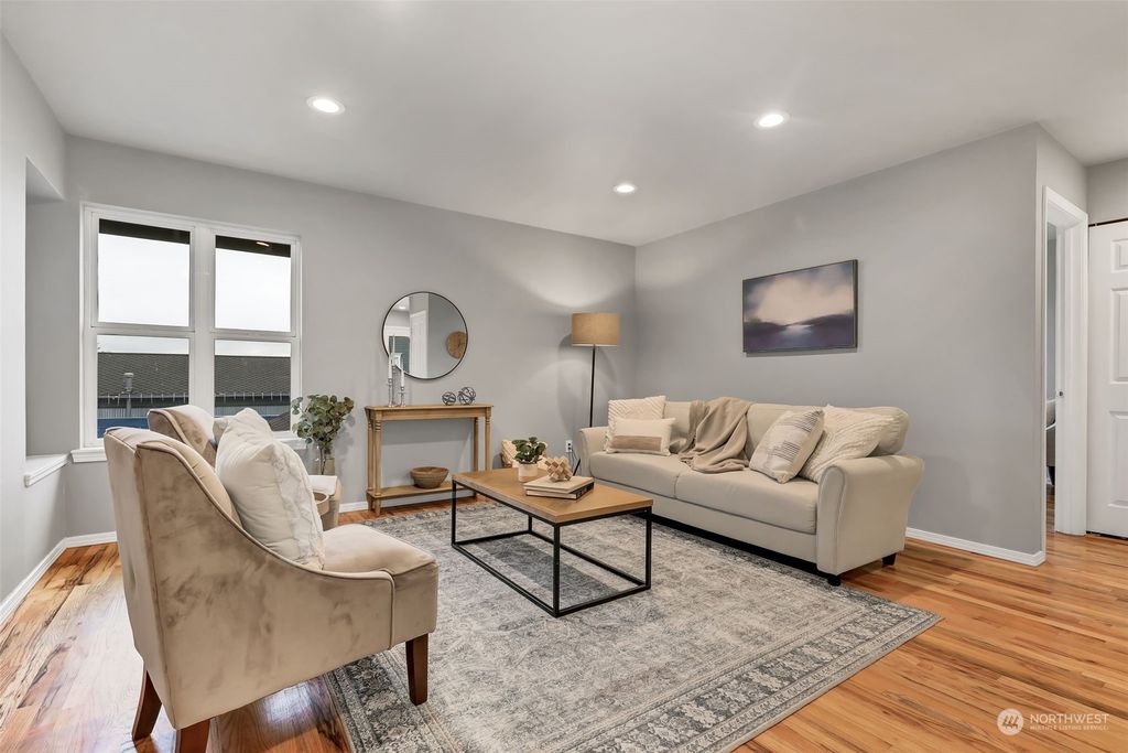 Photo of 126 Avenue C #202, Snohomish, WA 98290 (MLS # 2034549)