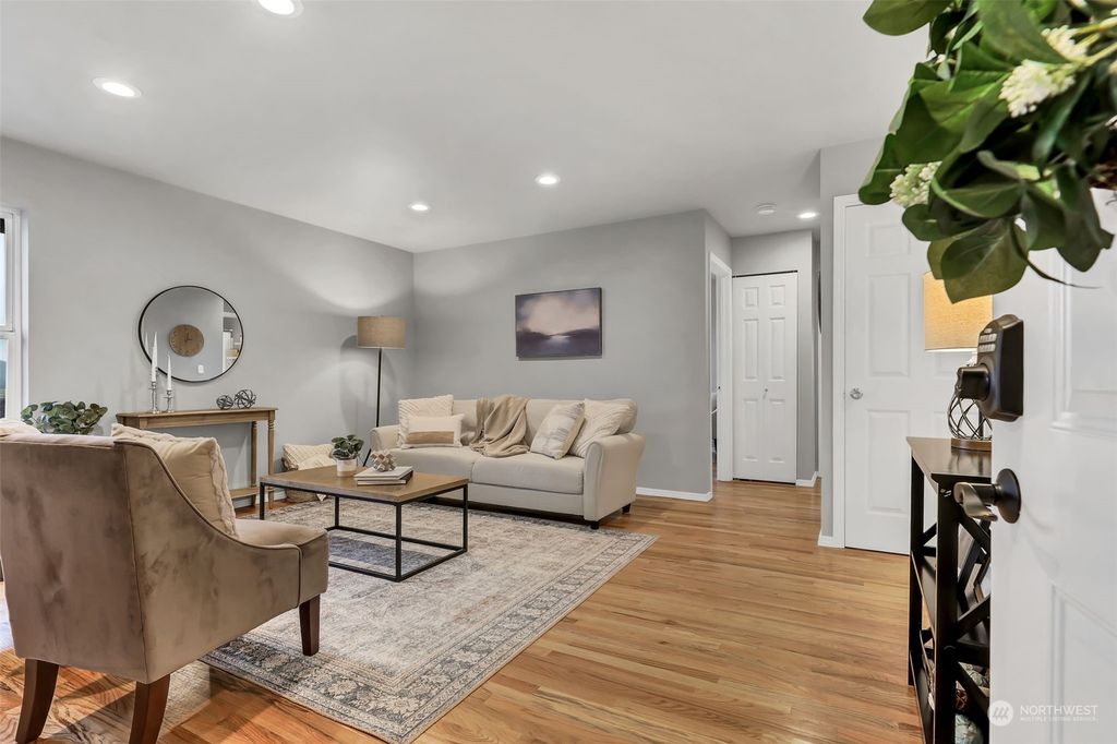 Photo of 126 Avenue C #202, Snohomish, WA 98290 (MLS # 2034549)