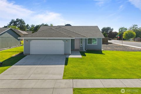 Photo of 318 N Saratoga Way, Moses Lake, WA 98837 (MLS # 2433509)