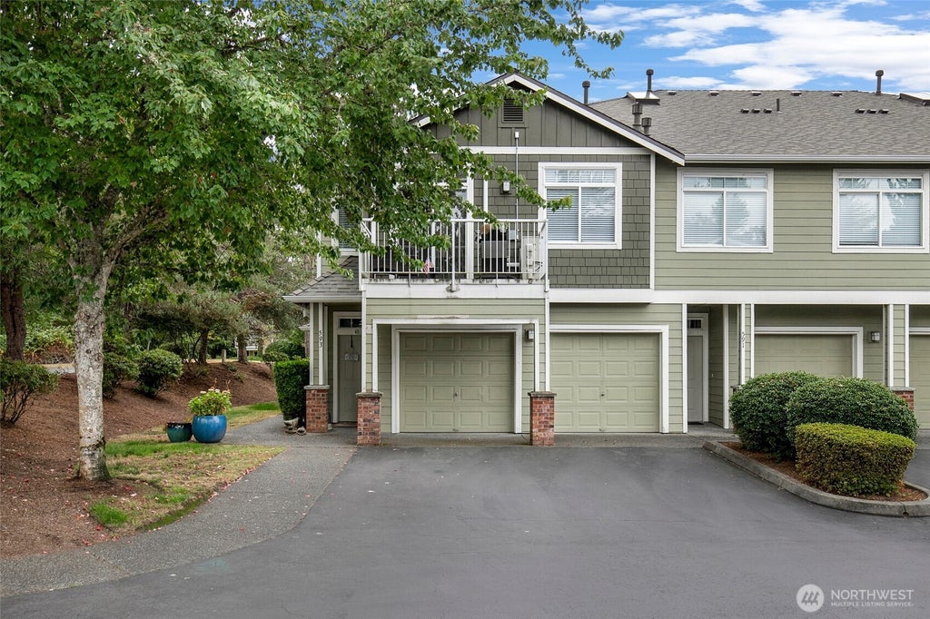 Photo of 595 241st Lane SE, Sammamish, WA 98074 (MLS # 2575462)