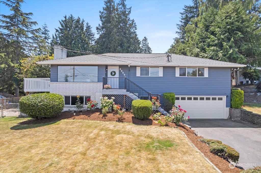 Photo of 3204 52nd Place SW, Everett, WA 98203 (MLS # 2127317)