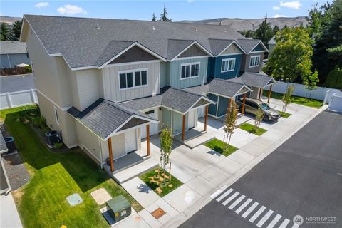 Photo of 1030 Finch Lane #D2, Wenatchee, WA 98801 (MLS # 2405280)