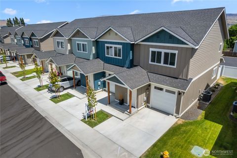Photo of 1030 Finch Lane #D2, Wenatchee, WA 98801 (MLS # 2405280)