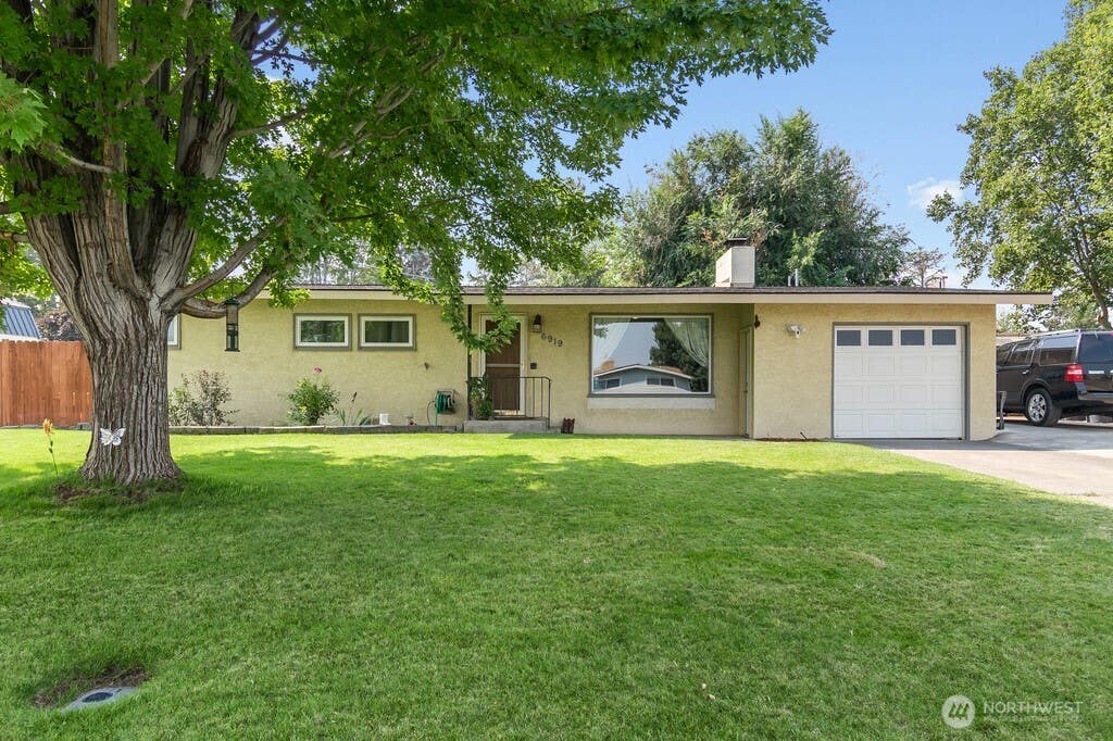 Photo of 6919 W Victoria Avenue, Kennewick, WA 99336 (MLS # 2554140)