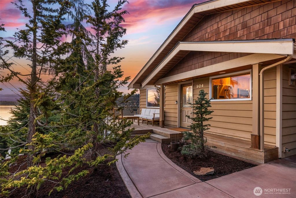 Photo of 904 N 36th Street, Renton, WA 98056 (MLS # 2479107)