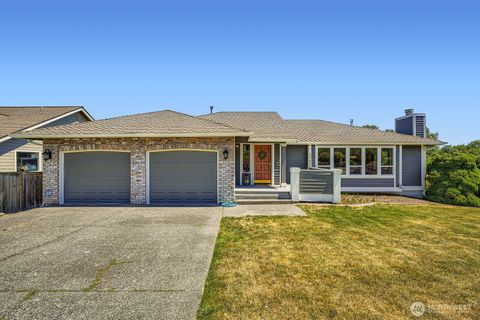 Photo of 1723 26th Street Pl SW, Puyallup, WA 98371 (MLS # 2479725)
