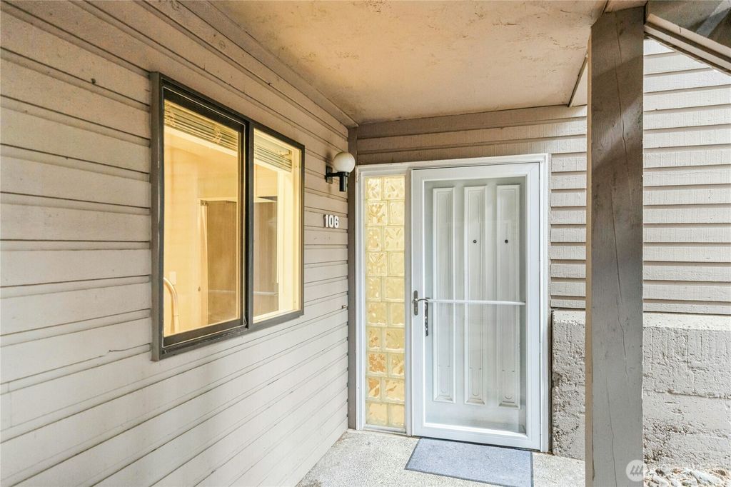 Photo of 13611 8th St #106, Bellevue, WA 98005 (MLS # 2475893)