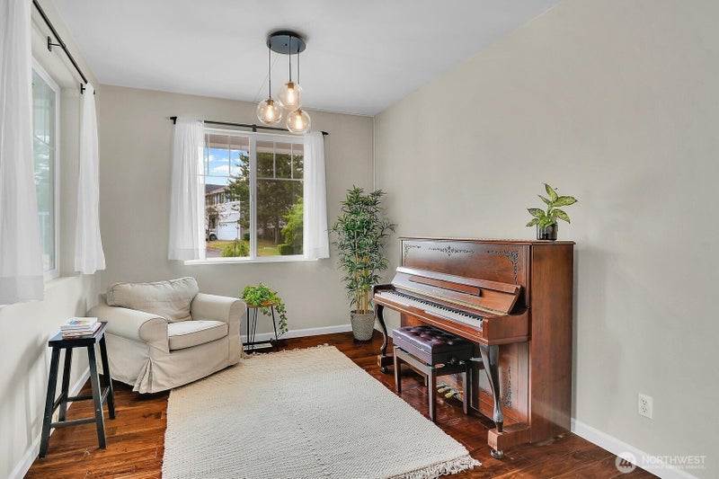 2412 84th Avenue NE
