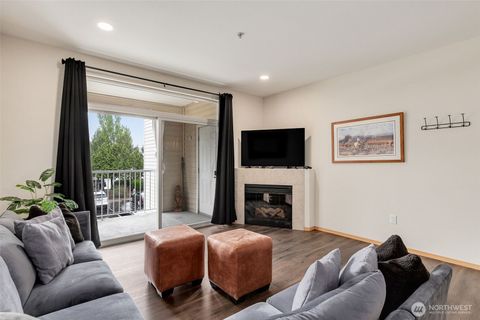 Photo of 18615 101st Avenue Ct E #262, Puyallup, WA 98375 (MLS # 2548038)