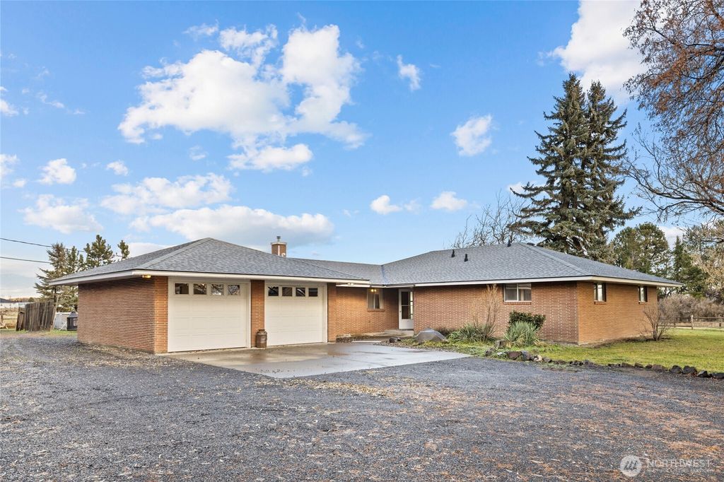 Photo of 641 Robinson Canyon Road, Ellensburg, WA 98926 (MLS # 2461122)