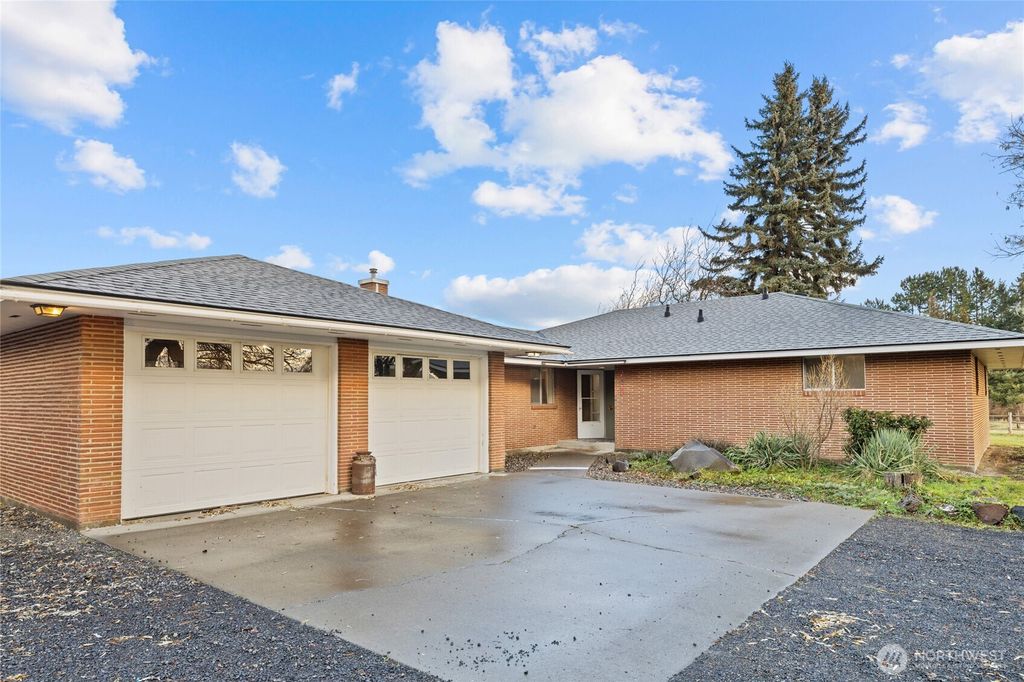 Photo of 641 Robinson Canyon Road, Ellensburg, WA 98926 (MLS # 2461122)