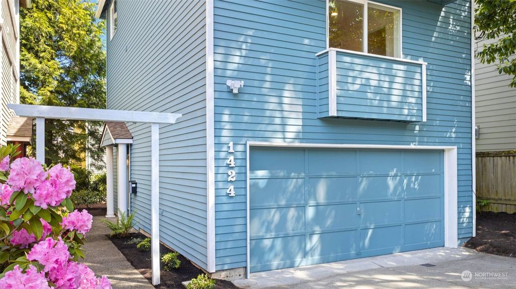 Photo of 1424 18th Avenue, Seattle, WA 98122 (MLS # 2229136)